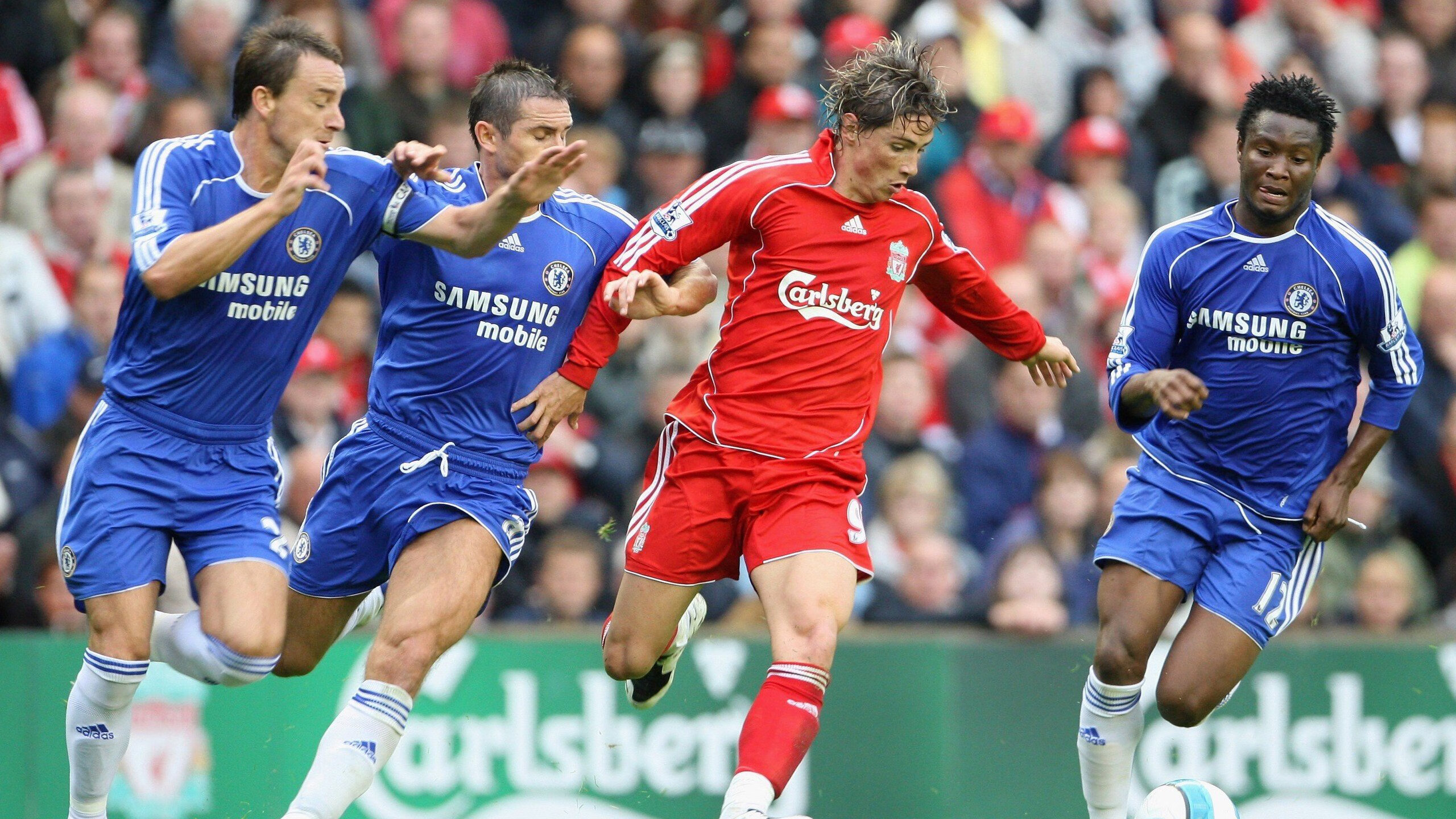 “马科斯·梅特罗的高速突破与巧妙传球，成就阿根廷美洲狮队的战术深度”