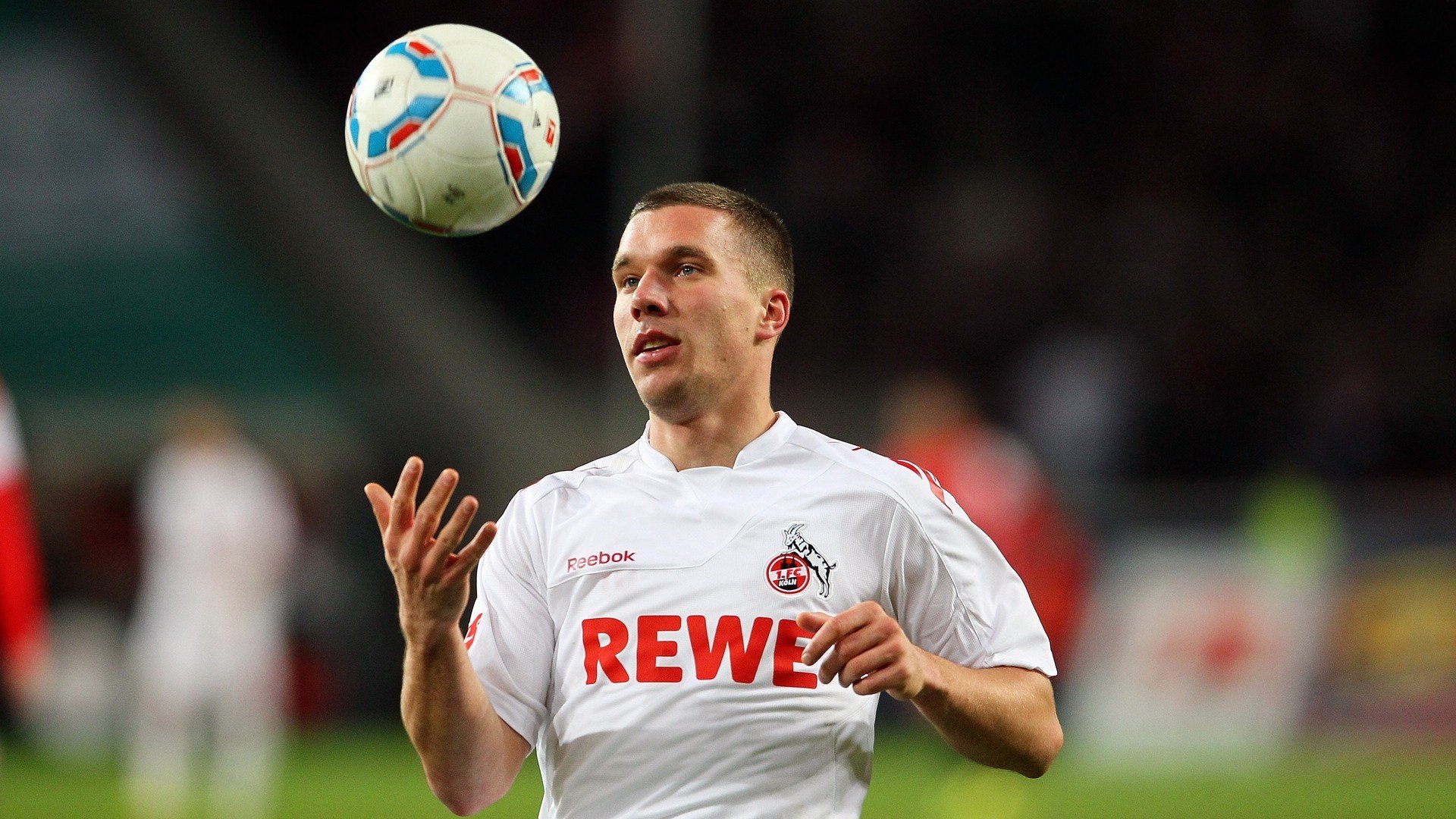 英超比赛中的临场应变能力，英超的场地小